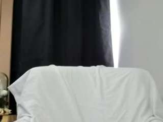 Live webcam model yettzaretth on Soda Cams