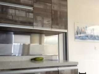 Live webcam model yettzaretth on Soda Cams