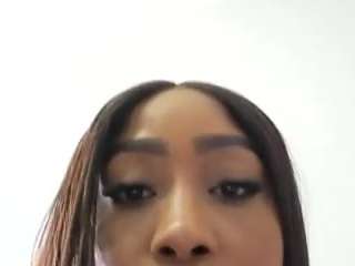 Live webcam model yettzaretth on Soda Cams