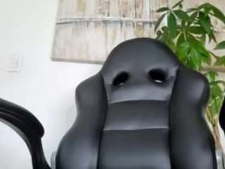 Live webcam model yettzaretth on Soda Cams