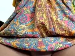 Live webcam model yettzaretth on Soda Cams