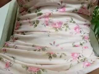 Live webcam model yettzaretth on Soda Cams