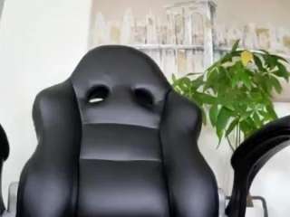 Live webcam model yettzaretth on Soda Cams