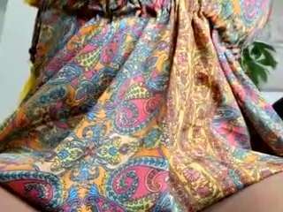 Live webcam model yettzaretth on Soda Cams