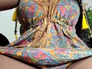 Live webcam model yettzaretth on Soda Cams