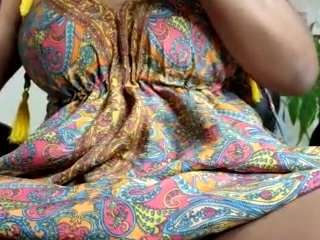 Live webcam model yettzaretth on Soda Cams