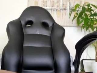 Live webcam model yettzaretth on Soda Cams