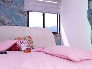 swee-thalia Drinking live webcam