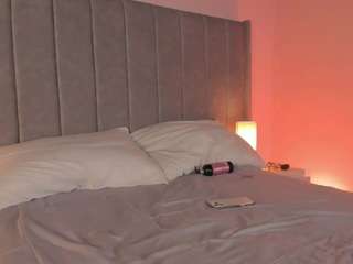 Sari Garcia live webcam show