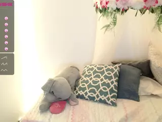lanna-saint's Live Sex Cam Show