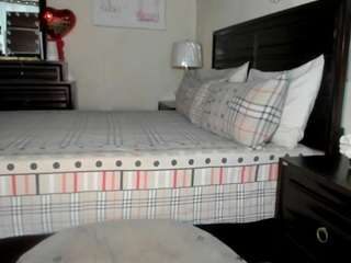 Live webcam model iluvsaffire-bleu on Soda Cams