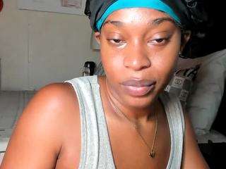 iluvsaffire-bleu's CamSoda show and profile