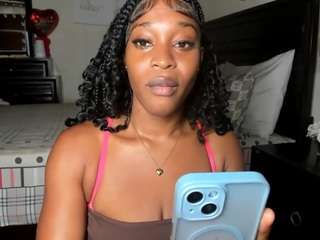 iluvsaffire-bleu's CamSoda show and profile