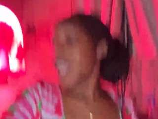 Live webcam model iluvsaffire-bleu on Soda Cams