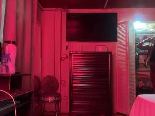 Live webcam model iluvsaffire-bleu on Soda Cams