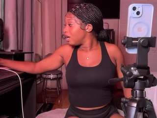 Live webcam model iluvsaffire-bleu on Soda Cams