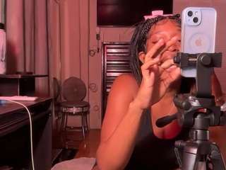 Live webcam model iluvsaffire-bleu on Soda Cams
