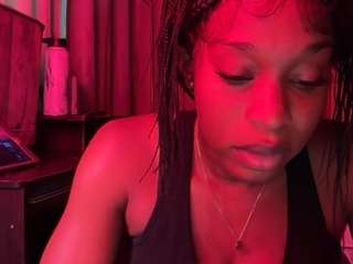 Live webcam model iluvsaffire-bleu on Soda Cams