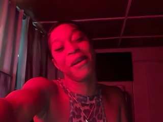Iluvsaffire Bleu live cam preview