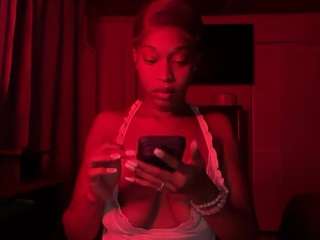 le modèle iluvsaffire-bleu est en webcam porno dans un show sur le site camsoda, il possède les tags suivants: ass,fingers,thong,strip,spank,solo,pussy,lush,living-room,lingerie,ass to mouth,foot fetish,feet,double penetration,dildo or vibrator,creampie,brown-eyes,black-hair,bikini,bedroom