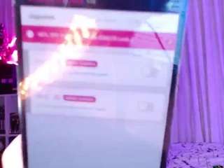 Live webcam model laralittle on Soda Cams