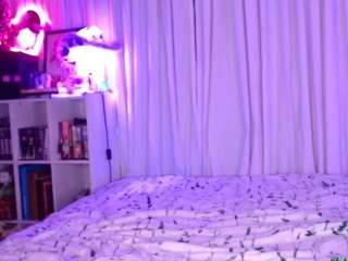 Live webcam model laralittle on Soda Cams