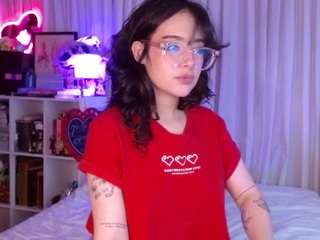 laralittle's CamSoda show and profile