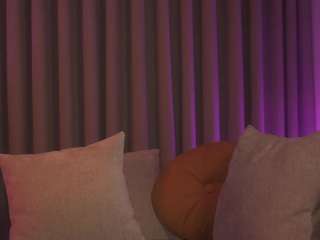 Live webcam model laramartinez on Soda Cams