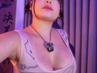 Live webcam model laramartinez on Soda Cams