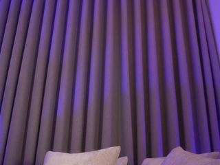 Live webcam model laramartinez on Soda Cams