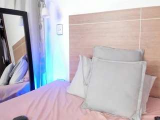 mia-daniels Live Webcam on CamSoda
