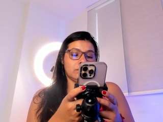 mia-daniels's CamSoda show and profile