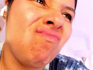 Offline cam show with mia-daniels