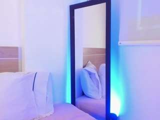mia-daniels live profile