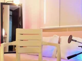 miadanielss live cam preview