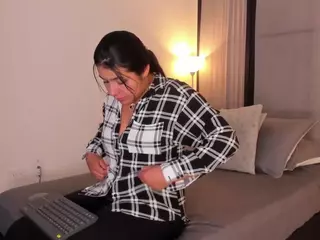 mia-daniels's Live Sex Cam Show