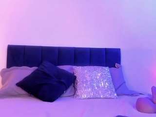 aliceholmes's CamSoda show and profile