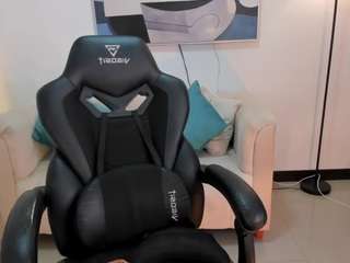 Image 1 of sarahparkerx, female webcam model,  years old, on live webcam