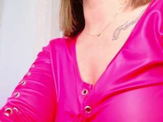 lisa-tease Live Webcam on CamSoda