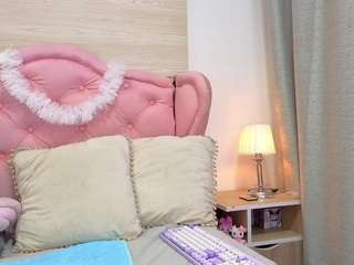 lizz-black's CamSoda show and profile