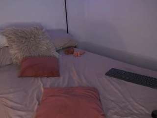DEEPTHROAT SLUT live cam preview