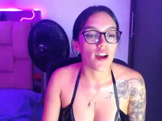 kyliegarcia's Live Sex Cam Show