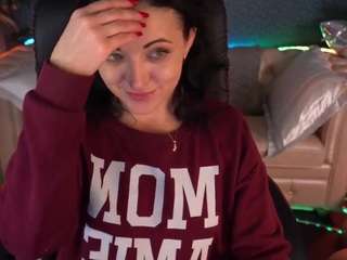 dafnimon's CamSoda show and profile