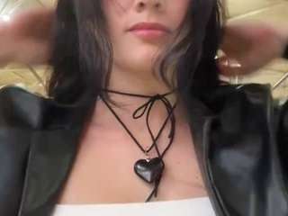 Live webcam model saritanice on Soda Cams