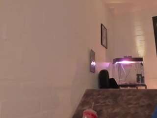 Live webcam model sarahsmithh on Soda Cams