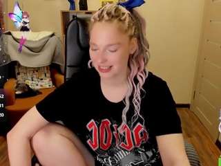 ghostly-temptati... Live Webcam on CamSoda