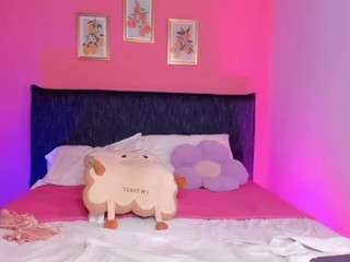 Live webcam model dani-moore on Soda Cams