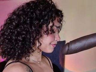 dani-moore's live room