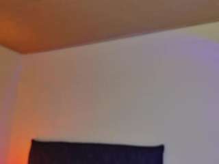 Dani-Moore live cam preview