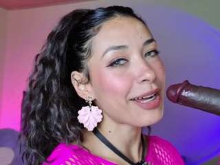 Dani-Moore live cam preview